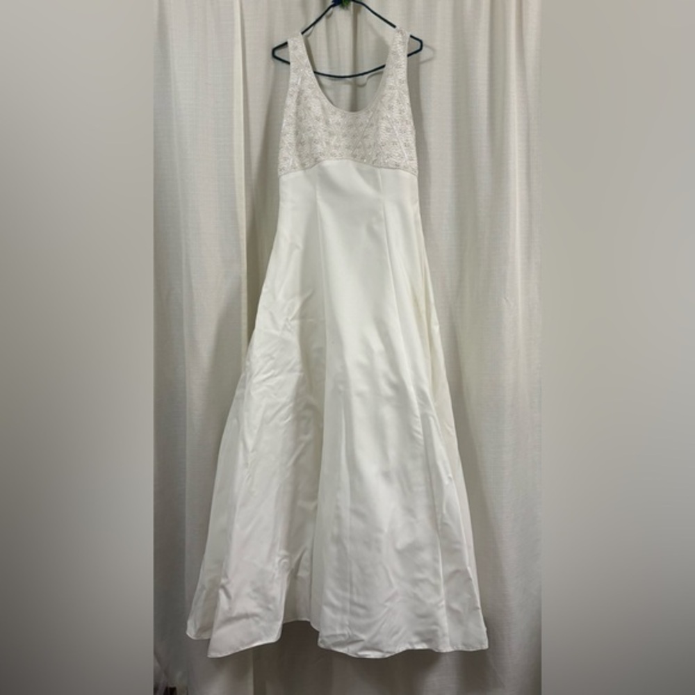 Jacquelin Elegant White  A-line Wedding  Gown Dress Beaded bodice